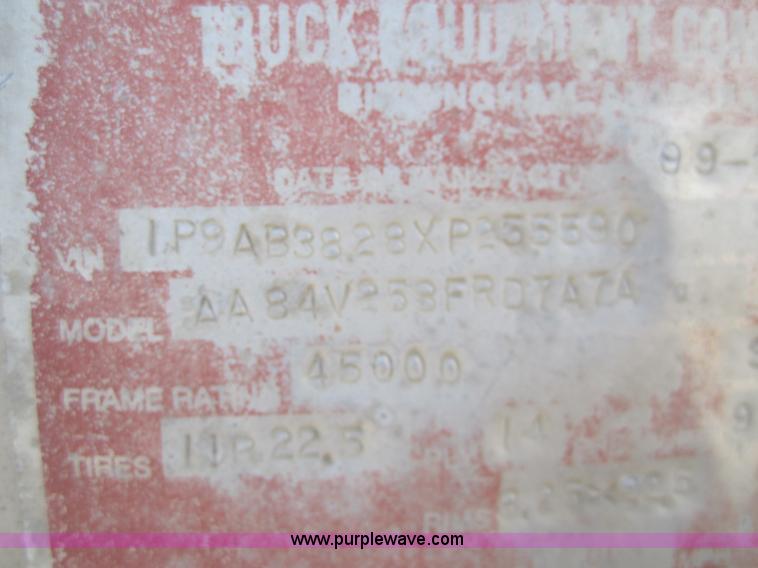 image for item 6485 1999 Pinson 42' feed trailer