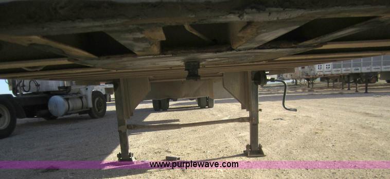 image for item 6486 1997 Wilson 53' straight deck hog trailer