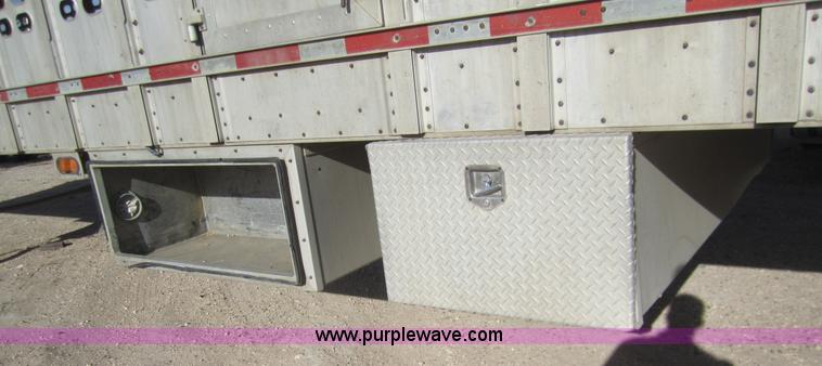 image for item 6486 1997 Wilson 53' straight deck hog trailer