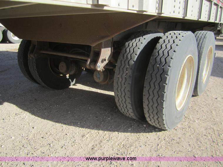 image for item 6486 1997 Wilson 53' straight deck hog trailer