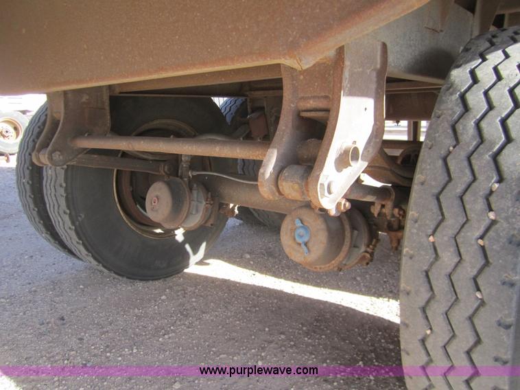 image for item 6486 1997 Wilson 53' straight deck hog trailer