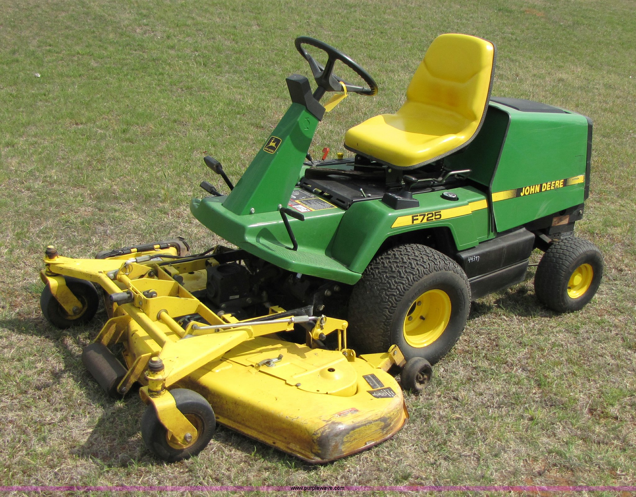 1998 John Deere F725 riding mower in Clinton, OK Item 3548 sold