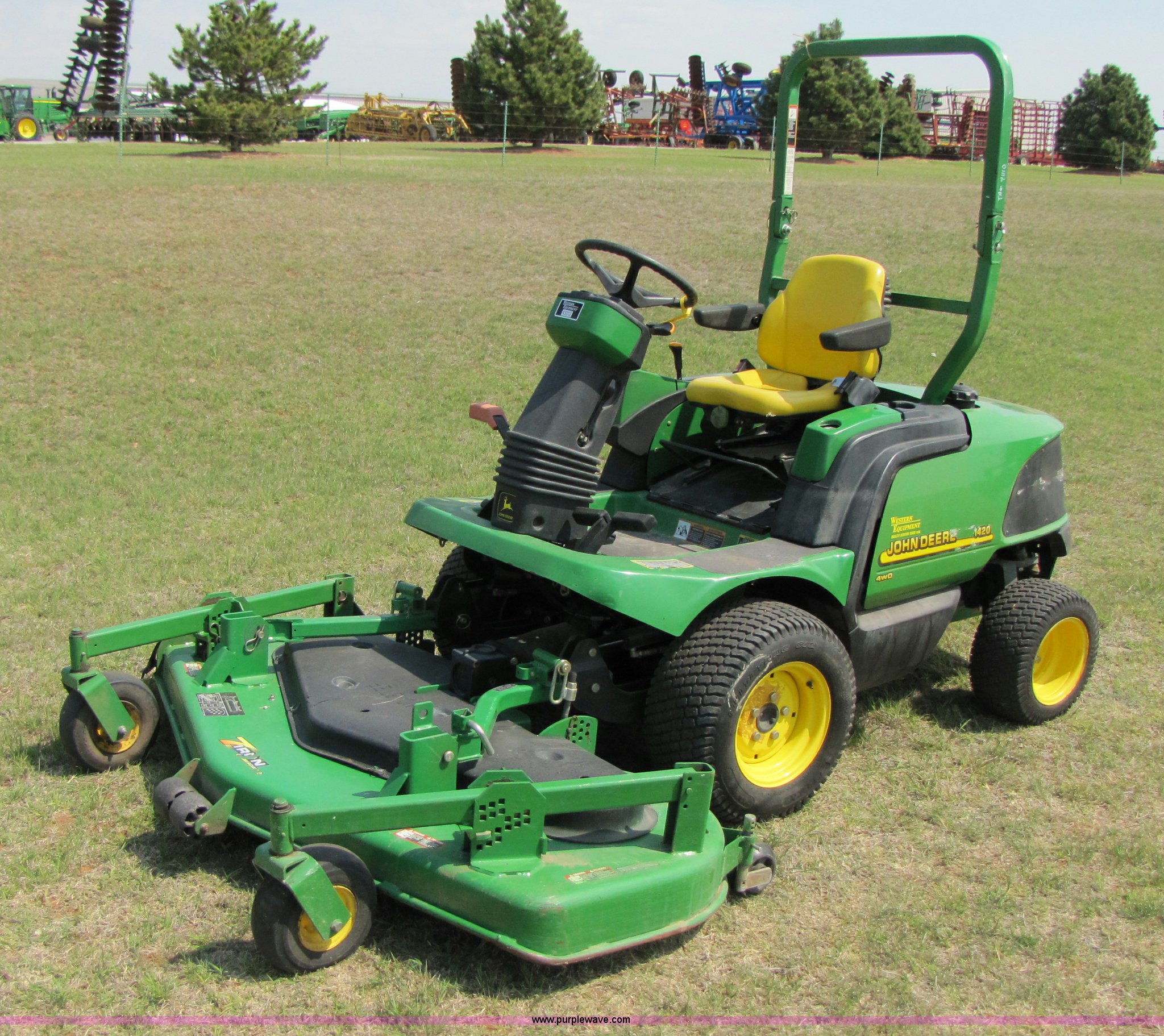 2002 John Deere 1420 front deck mower in Clinton, OK Item 3550 sold Purple Wave
