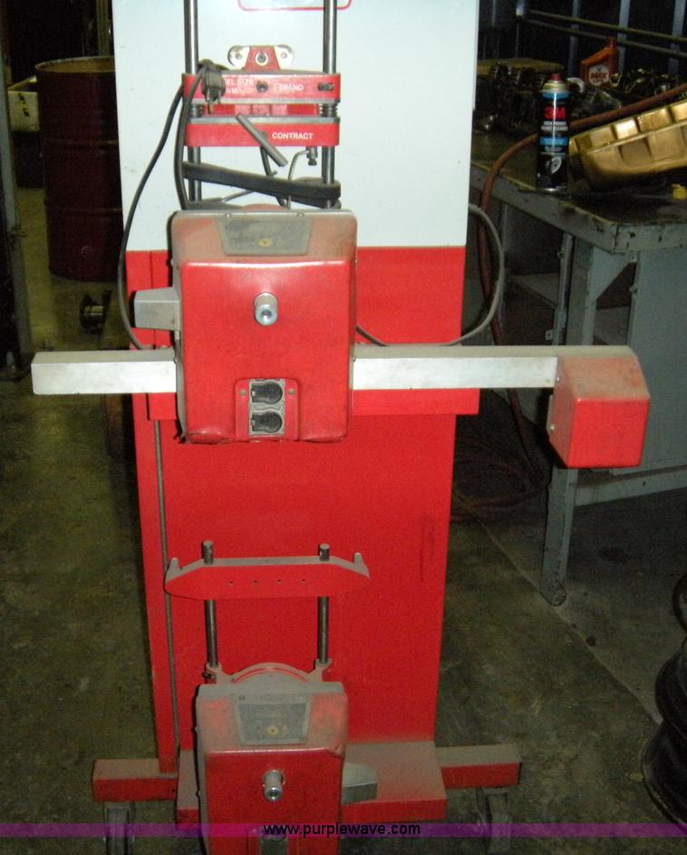 image for item 1000 Hunter D111 four wheel alignment machine *Heads and cables included