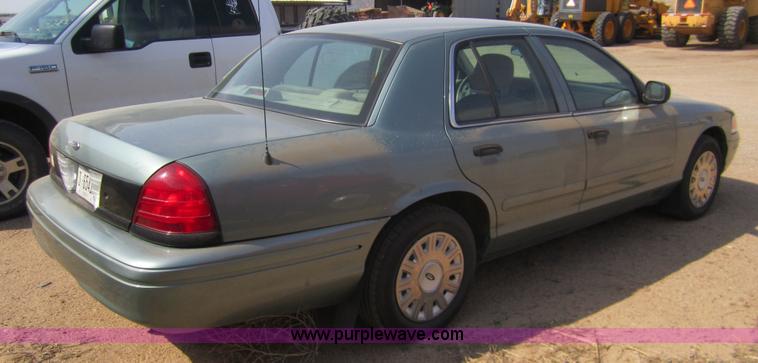 image for item 2965 2005 Ford Crown Victoria Police Interceptor