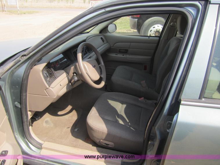 image for item 2965 2005 Ford Crown Victoria Police Interceptor