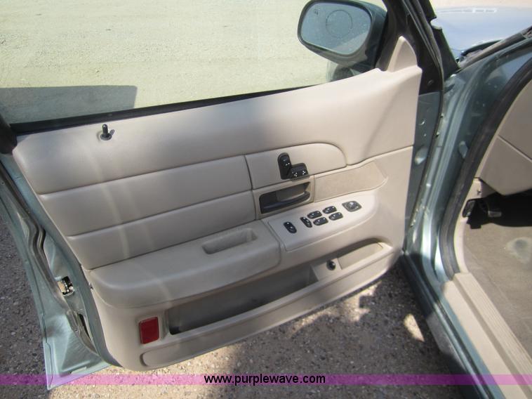 image for item 2965 2005 Ford Crown Victoria Police Interceptor