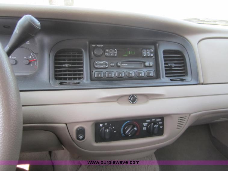 image for item 2965 2005 Ford Crown Victoria Police Interceptor