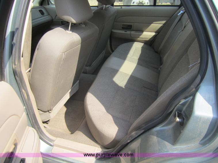 image for item 2965 2005 Ford Crown Victoria Police Interceptor