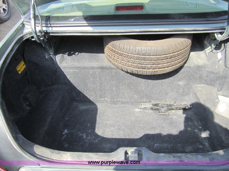 image for item 2965 2005 Ford Crown Victoria Police Interceptor