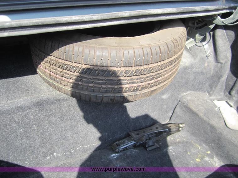 image for item 2965 2005 Ford Crown Victoria Police Interceptor