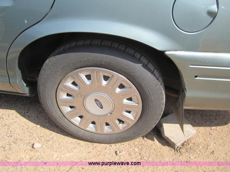 image for item 2965 2005 Ford Crown Victoria Police Interceptor