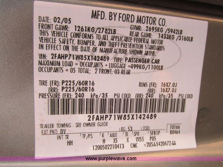 image for item 2965 2005 Ford Crown Victoria Police Interceptor