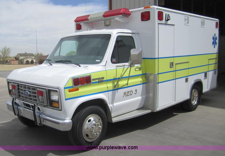 image for item 2974 1990 Ford E350 ambulance