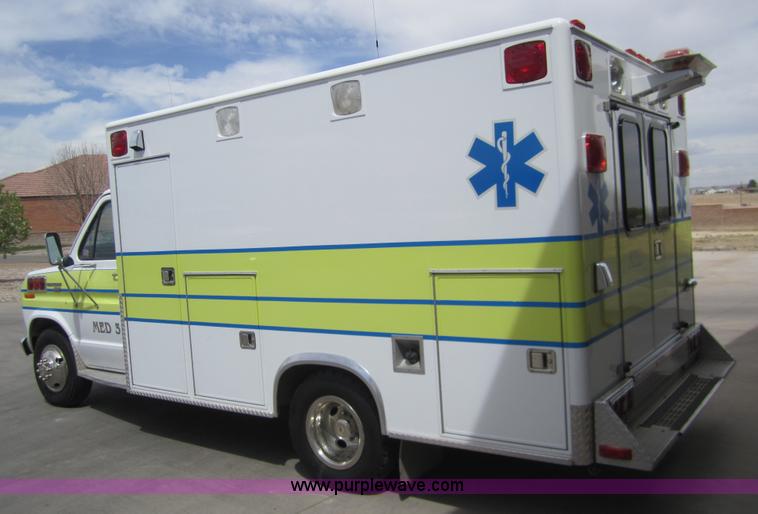 image for item 2974 1990 Ford E350 ambulance