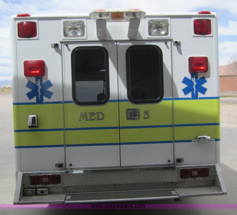 image for item 2974 1990 Ford E350 ambulance