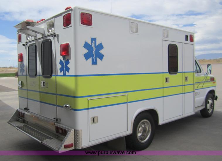 image for item 2974 1990 Ford E350 ambulance