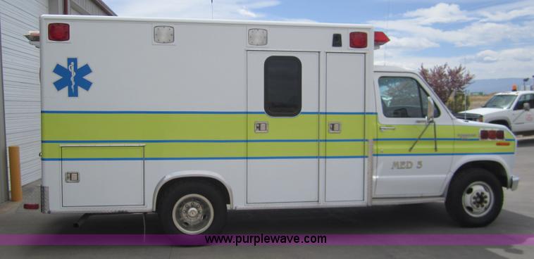 image for item 2974 1990 Ford E350 ambulance