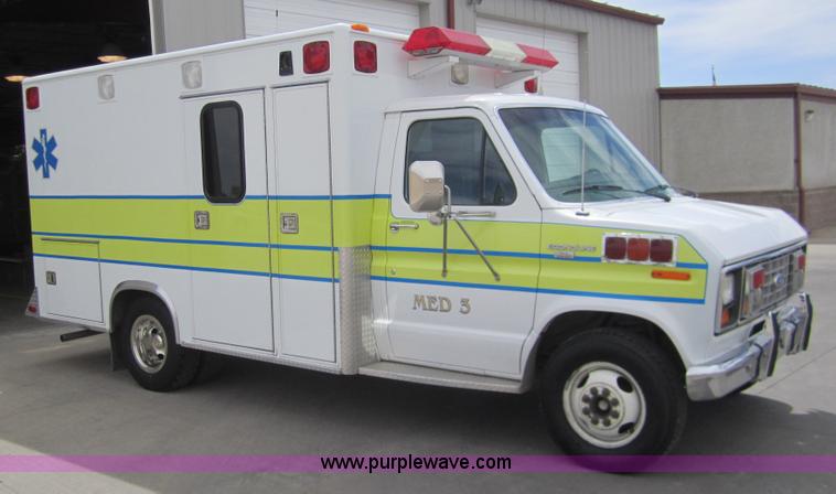 image for item 2974 1990 Ford E350 ambulance