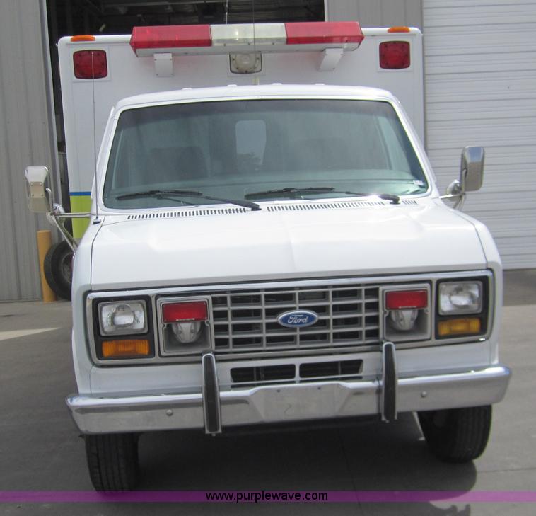 image for item 2974 1990 Ford E350 ambulance