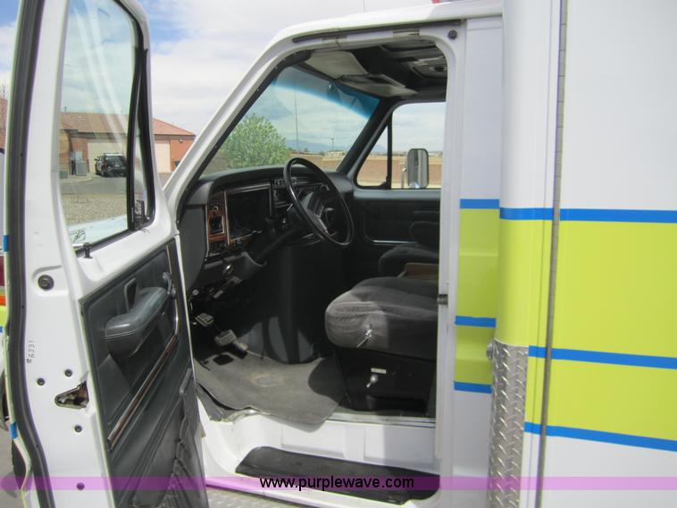 image for item 2974 1990 Ford E350 ambulance