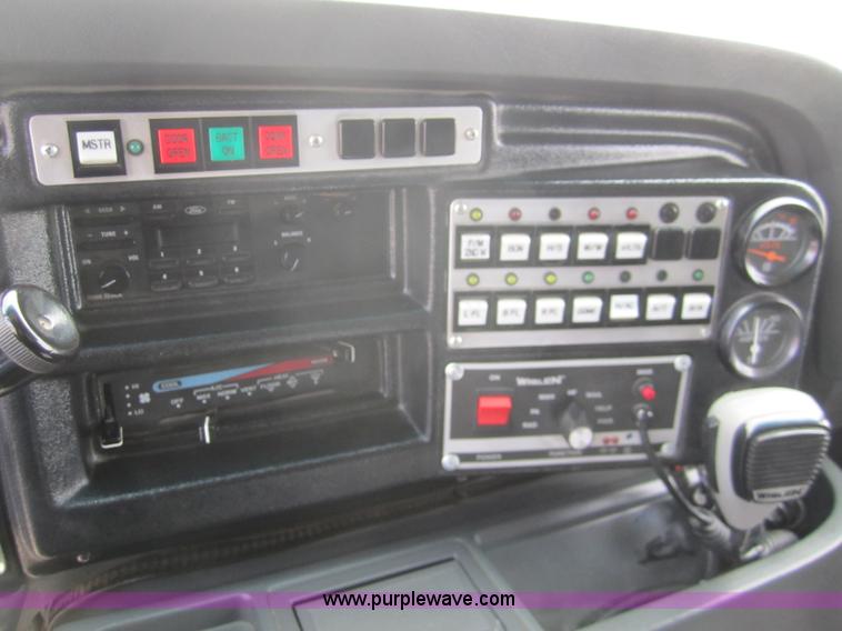 image for item 2974 1990 Ford E350 ambulance