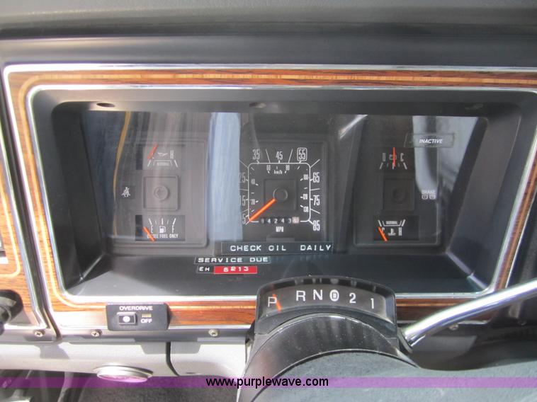 image for item 2974 1990 Ford E350 ambulance