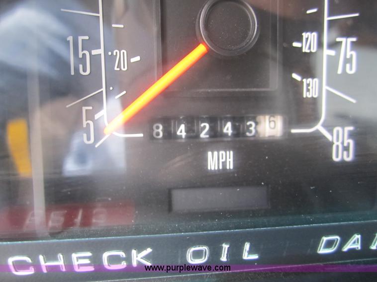 image for item 2974 1990 Ford E350 ambulance