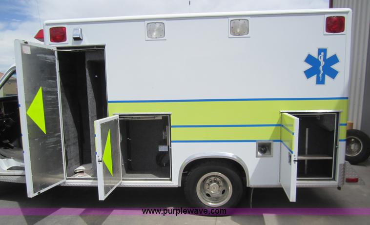 image for item 2974 1990 Ford E350 ambulance