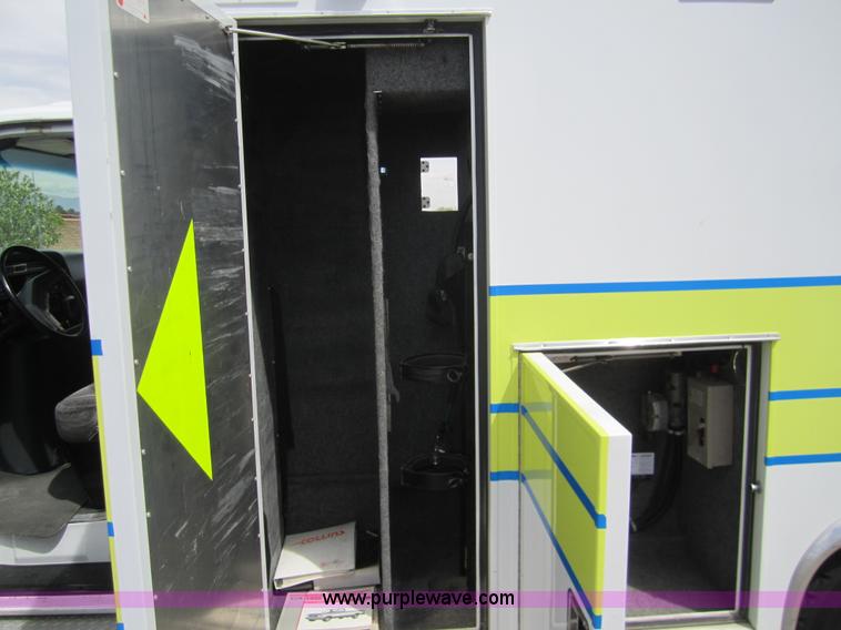 image for item 2974 1990 Ford E350 ambulance