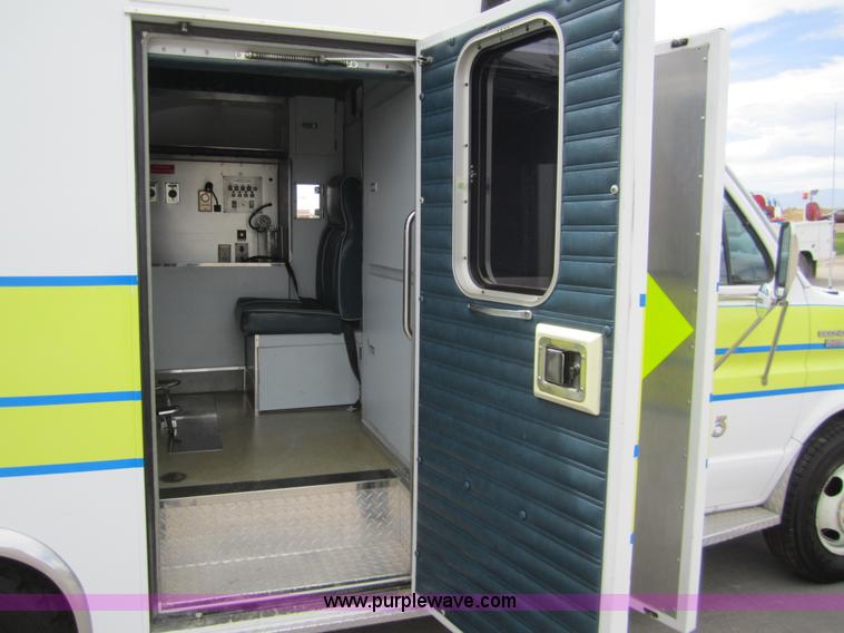 image for item 2974 1990 Ford E350 ambulance