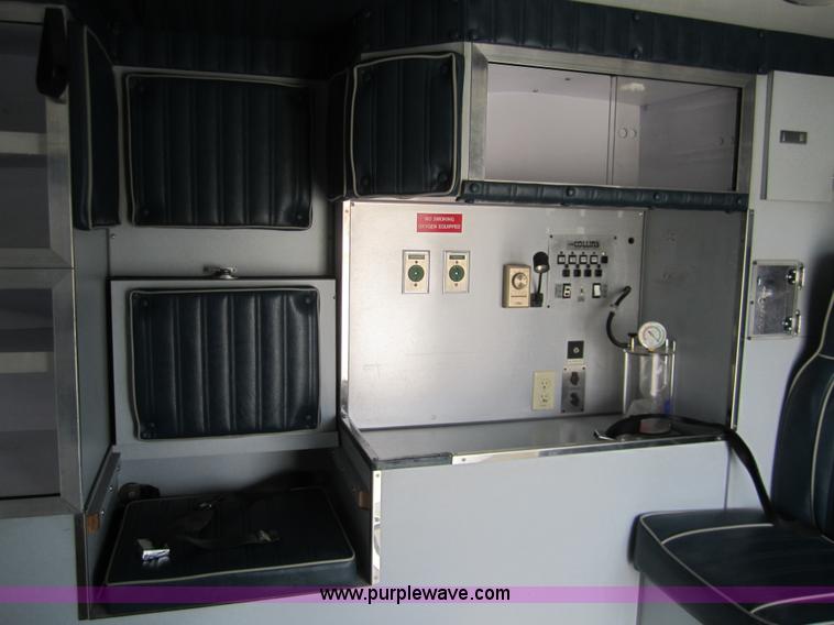 image for item 2974 1990 Ford E350 ambulance
