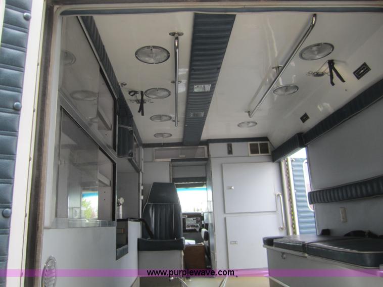 image for item 2974 1990 Ford E350 ambulance