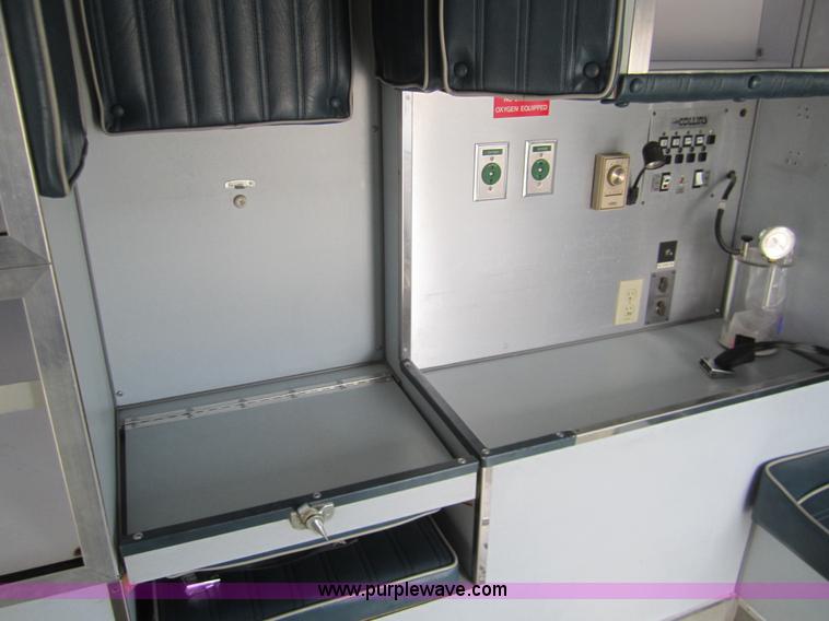 image for item 2974 1990 Ford E350 ambulance