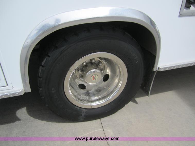 image for item 2974 1990 Ford E350 ambulance