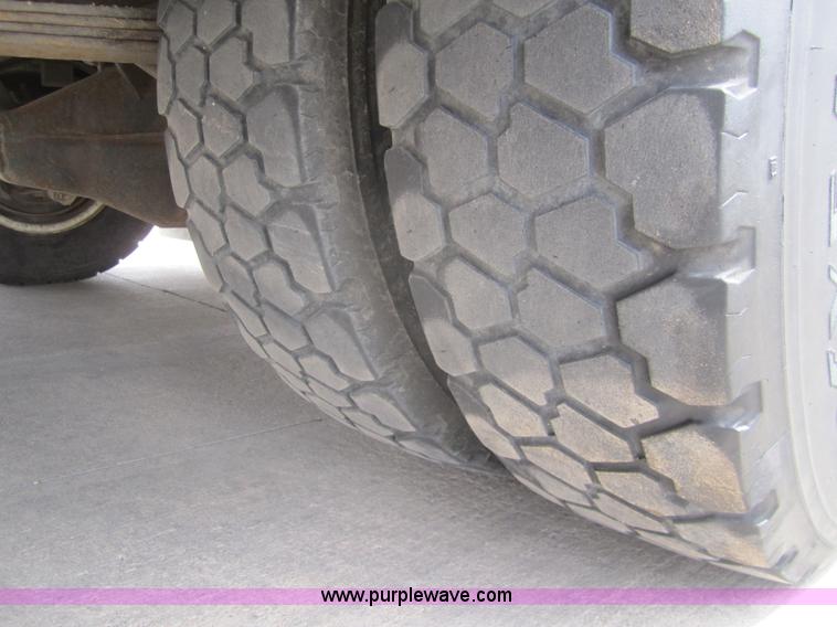 image for item 2974 1990 Ford E350 ambulance