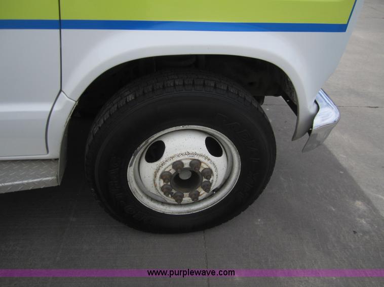 image for item 2974 1990 Ford E350 ambulance