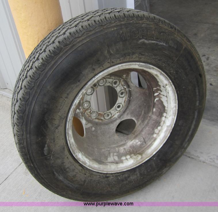 image for item 2974 1990 Ford E350 ambulance