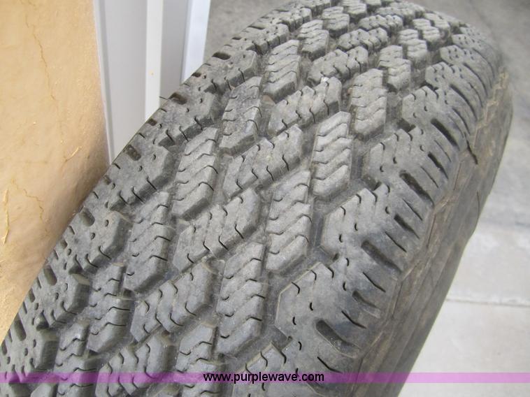 image for item 2974 1990 Ford E350 ambulance