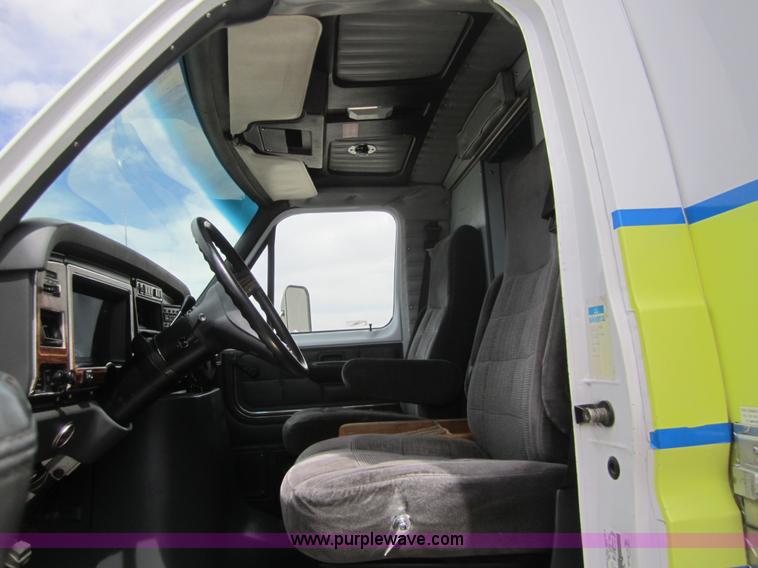 image for item 2974 1990 Ford E350 ambulance