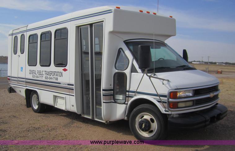 image for item 2982 2001 Chevrolet Express G3500 transit bus