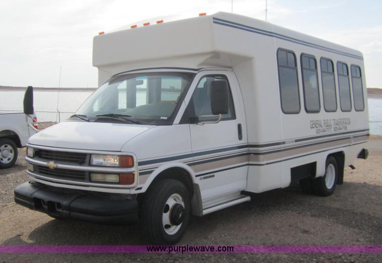 image for item 2982 2001 Chevrolet Express G3500 transit bus