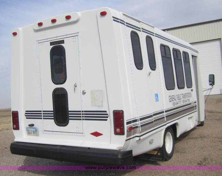 image for item 2982 2001 Chevrolet Express G3500 transit bus