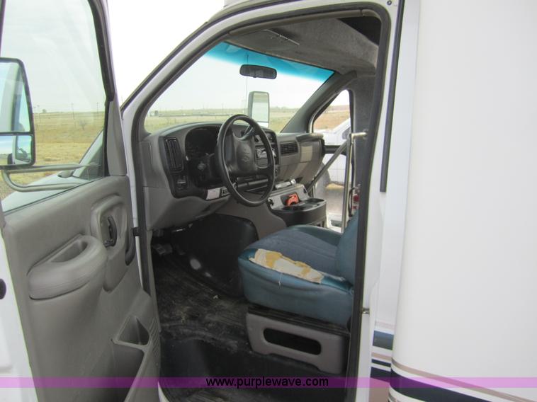 image for item 2982 2001 Chevrolet Express G3500 transit bus