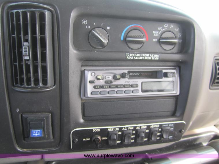 image for item 2982 2001 Chevrolet Express G3500 transit bus