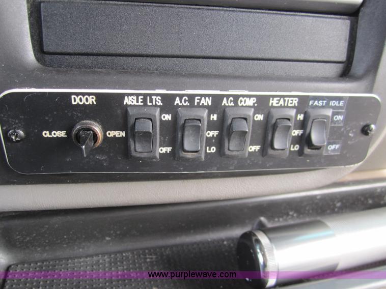 image for item 2982 2001 Chevrolet Express G3500 transit bus