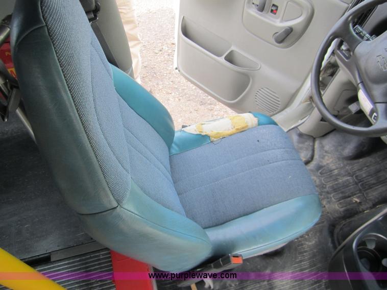 image for item 2982 2001 Chevrolet Express G3500 transit bus