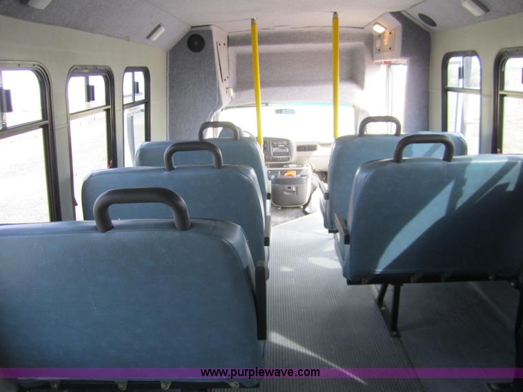 image for item 2982 2001 Chevrolet Express G3500 transit bus