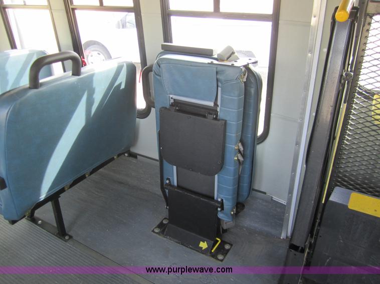 image for item 2982 2001 Chevrolet Express G3500 transit bus