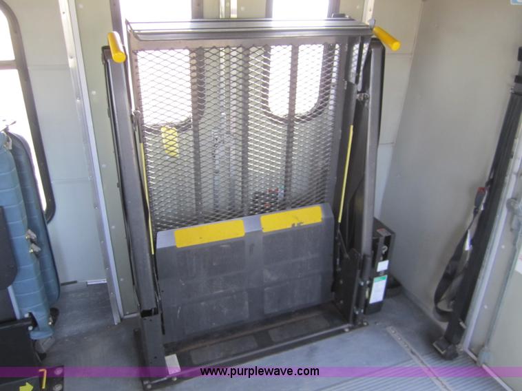 image for item 2982 2001 Chevrolet Express G3500 transit bus